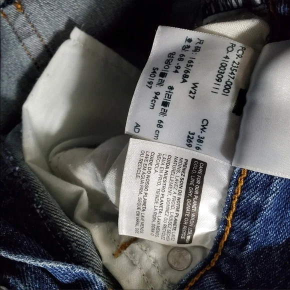 Levi's Wedgie High Rise Denim Shorts - Picture 9 of 9